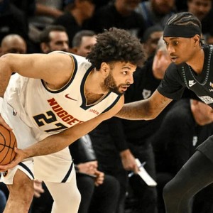 中超-贾马尔-默里半场11中5，三分2中1得到13分2篮板3助攻